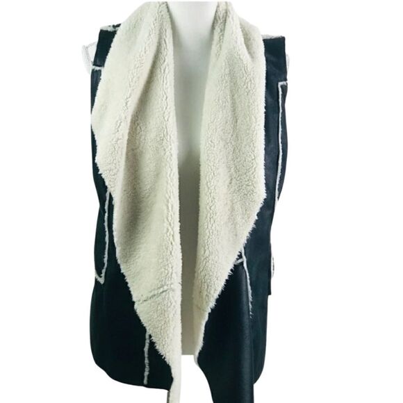 Me Jane Sherpa like Vest NWT - Picture 1 of 6